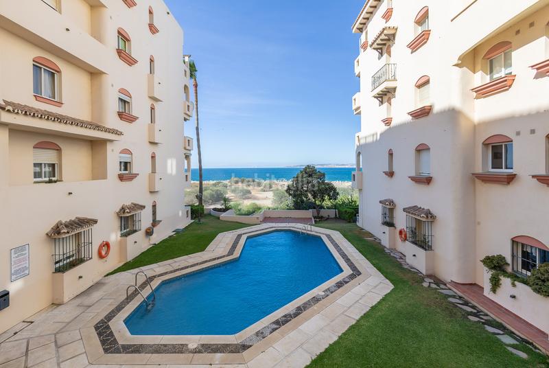 Foto 55bfd4dd-fbd1-46b8-9fdb-36788ac99282. Piso amplio apartamento con vistas al mar en marina bay playa del cristo, zona Seghers en Estepona