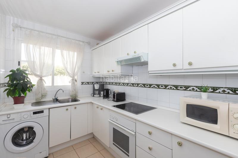Foto ce17cd9e-f1c1-43b0-a69f-36b6144d88aa. Piso amplio apartamento con vistas al mar en marina bay playa del cristo, zona Seghers en Estepona