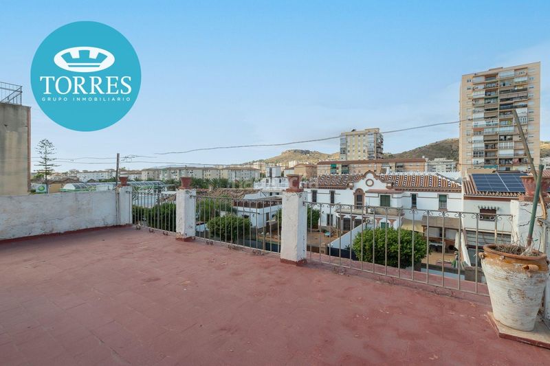 Foto 962959de-a1b2-4d8e-9cd8-f079d16f7193. Edificio  en ciudad jardín en Barrio de Ciudad Jardín Málaga