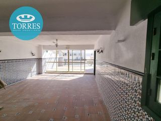 Penthouse in El Bajondillo. Local comercial en torremolinos