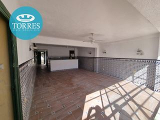 Attico in El Bajondillo. Local comercial en torremolinos