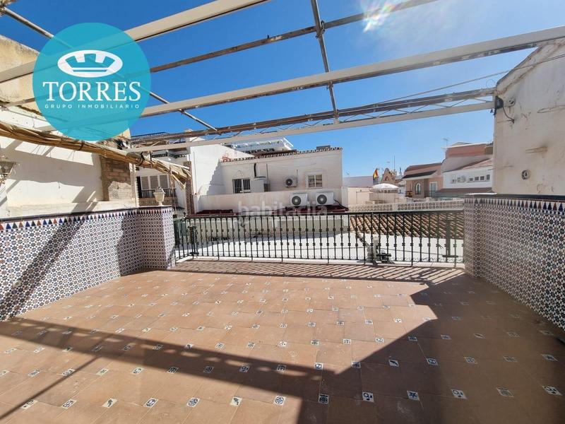 Foto f275f397-ce5d-48c6-aa51-e31057795607. Ático local comercial en El Bajondillo Torremolinos