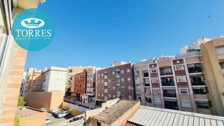 Miete Etagenwohnung  Calle doña enriqueta. Piso centro al lado del corte inglés