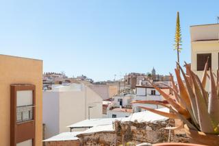 Édifice à La Merced. Edificio en zona la merced