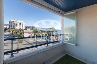 Flat in Calle pacifico 19. Piso en primera línea paseo marítimo antonio machado