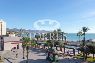 Flat in Calle pacifico 19. Piso en primera línea paseo marítimo antonio machado