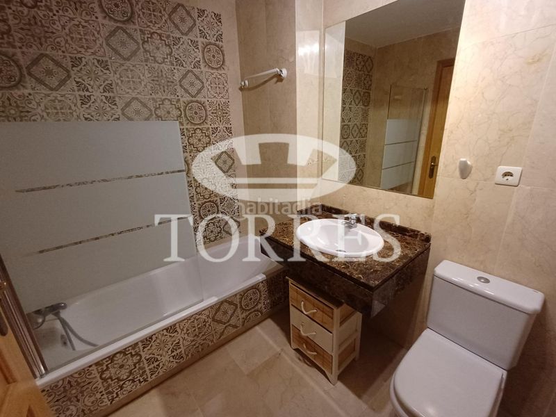 Foto efb42053-ed42-415d-a047-be56626b5506. Pis amb aparcament a Zona Centro Comercial Torrequebrada Benalmádena