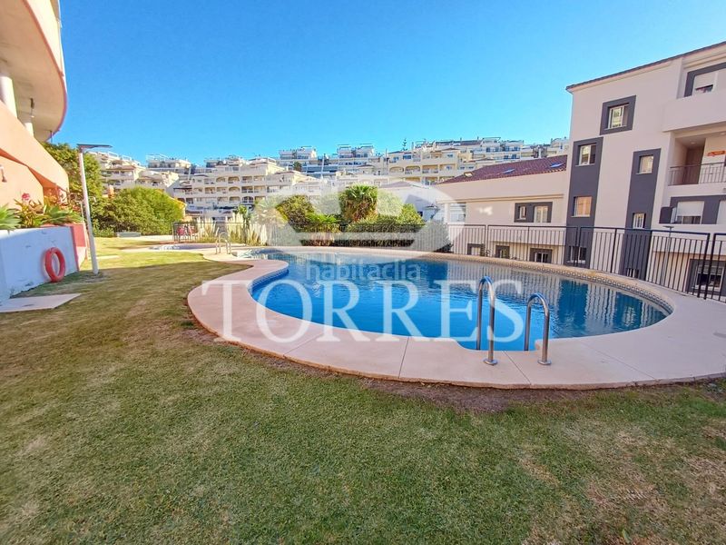Foto f5d9f2d5-3dd2-4d3d-be63-1fcccdd37154. Pis amb aparcament a Zona Centro Comercial Torrequebrada Benalmádena