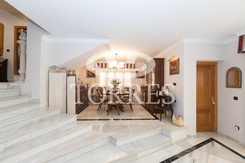 Foto 0f45ced7-d240-4e00-a33d-32ce11f14d1b. Xalet amb aparcament piscina a El Atabal Málaga