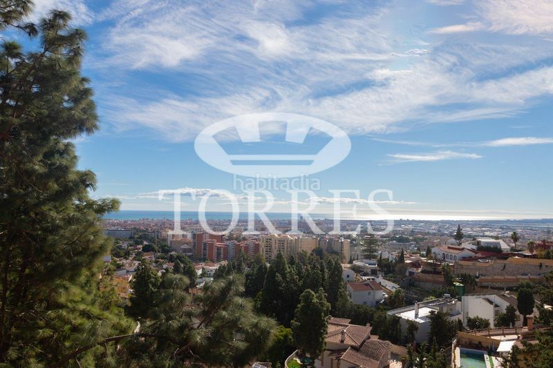 Foto 10f80ffb-1739-43e6-9986-737a1373a851. Xalet amb aparcament piscina a El Atabal Málaga