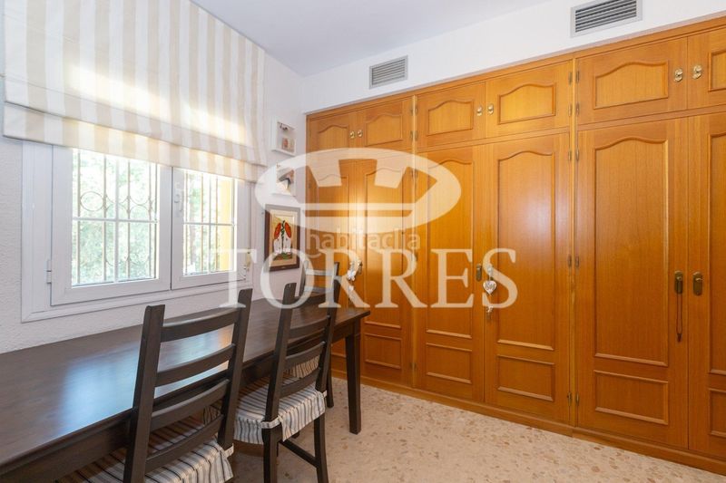 Foto 12d9e0ec-6554-41a0-9021-e91e332b32e1. Xalet amb aparcament piscina a El Atabal Málaga