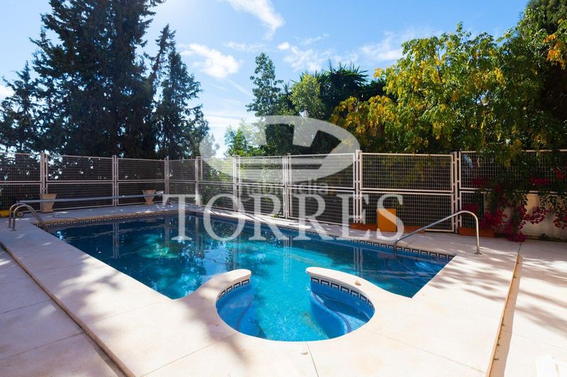 Foto 13755015-e476-41f7-b5d9-29a65503457a. Xalet amb aparcament piscina a El Atabal Málaga