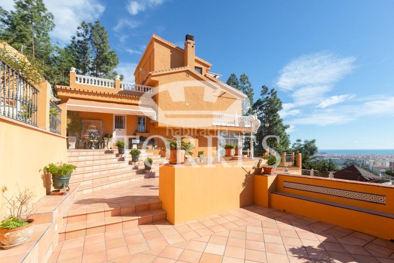 Foto 15ad3e0c-8a51-4317-9f6d-941da8b288ad. Xalet amb aparcament piscina a El Atabal Málaga