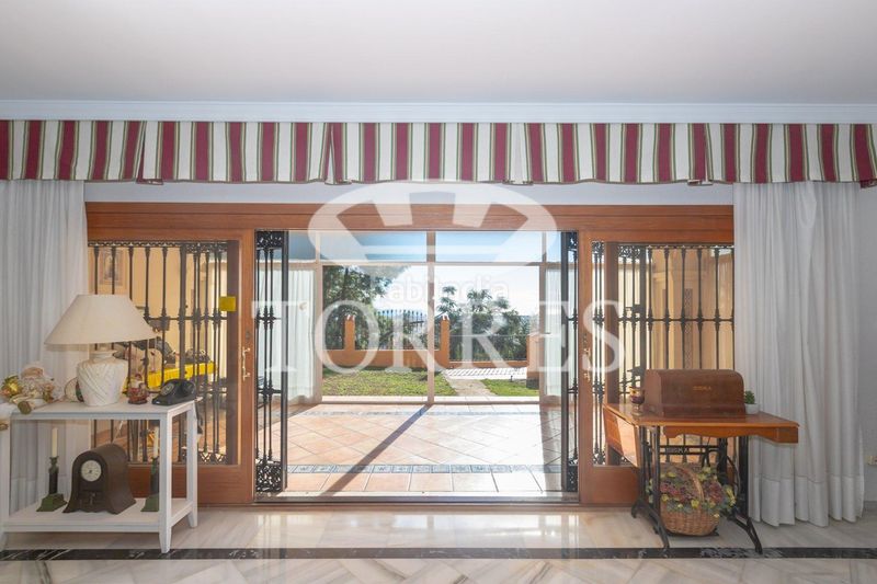 Foto 1acb5b34-9953-4f3c-8dd9-877a33ffa355. Xalet amb aparcament piscina a El Atabal Málaga