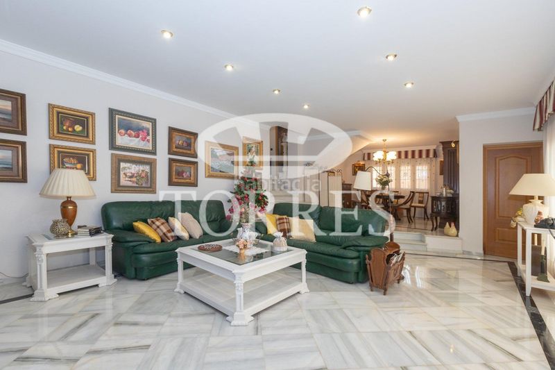 Foto 40112c2b-21c7-4cb4-a541-acaca9033e57. Xalet amb aparcament piscina a El Atabal Málaga