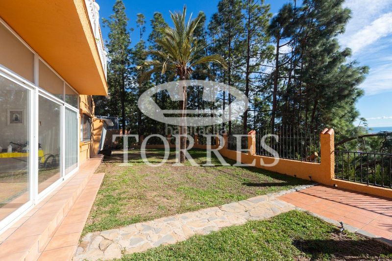 Foto 58078c27-ab63-4302-b931-a88082f259cd. Xalet amb aparcament piscina a El Atabal Málaga