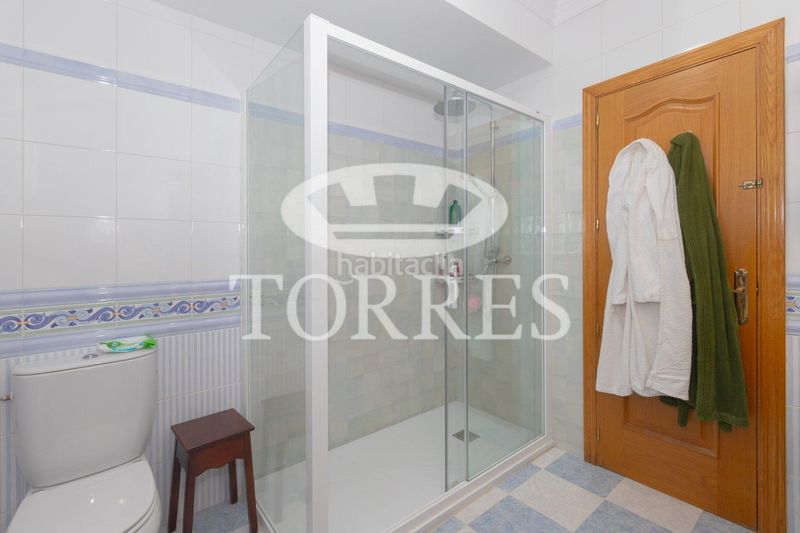 Foto 5cf091e4-4b14-49b7-b7e9-b99c00cf2531. Xalet amb aparcament piscina a El Atabal Málaga