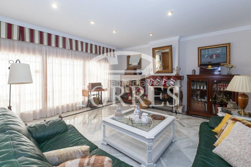 Foto 62fe18c0-5c78-47fc-a0c9-11c273344984. Xalet amb aparcament piscina a El Atabal Málaga