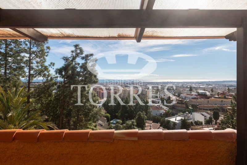 Foto 7dbf0c0f-689d-42f1-9480-b2094f5f3728. Xalet amb aparcament piscina a El Atabal Málaga