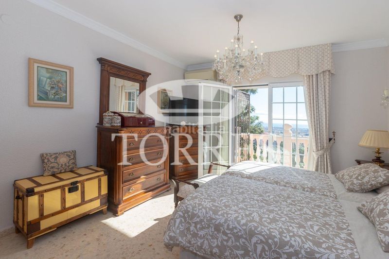 Foto 80de19e4-1e6b-4ab0-873c-b8e7e7fbb56a. Xalet amb aparcament piscina a El Atabal Málaga