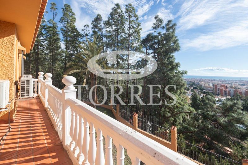 Foto 86c4a802-0081-489a-9597-11772e2c3765. Xalet amb aparcament piscina a El Atabal Málaga