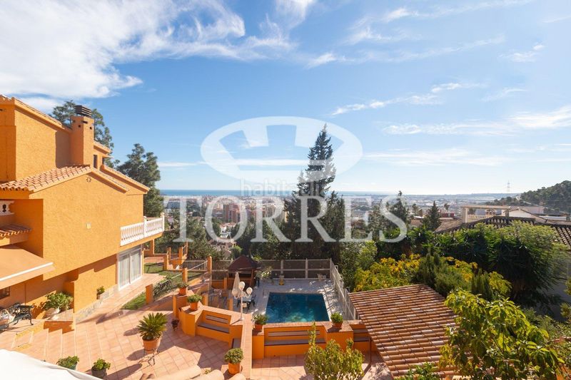 Foto 89876afb-8f73-4b71-b9f5-e369cddd798d. Xalet amb aparcament piscina a El Atabal Málaga