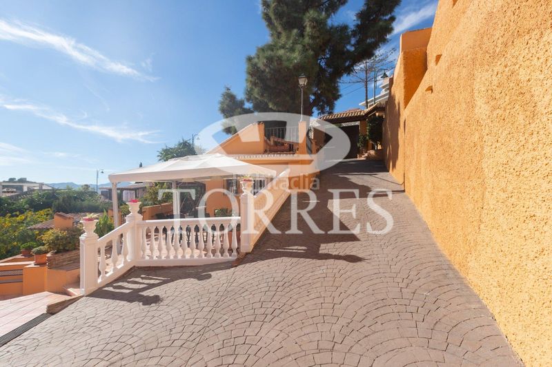 Foto 92174ced-3e8f-43fc-9282-e3573847bc50. Xalet amb aparcament piscina a El Atabal Málaga