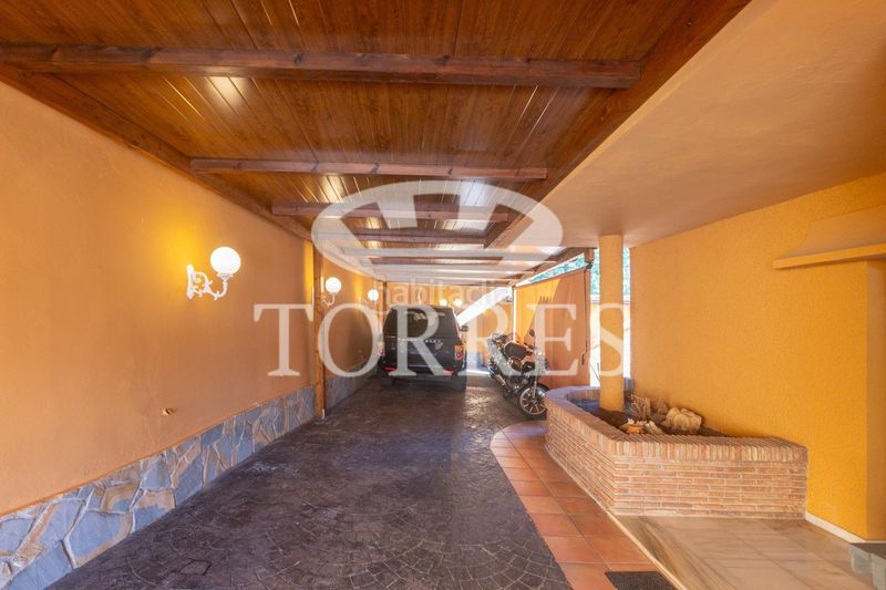 Foto 9ee8bdd8-d012-42dd-b3c1-27ed02d4dff6. Xalet amb aparcament piscina a El Atabal Málaga