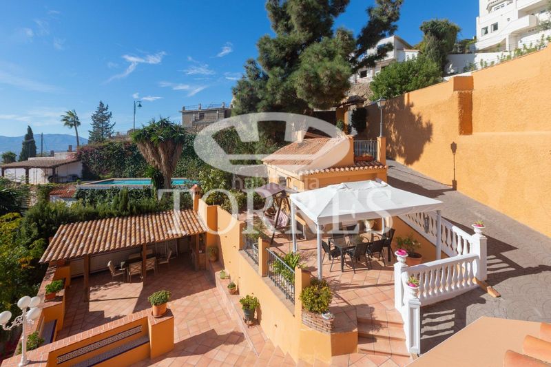 Foto a6c17d9d-92e7-4bab-b3a4-394dba1e6419. Xalet amb aparcament piscina a El Atabal Málaga