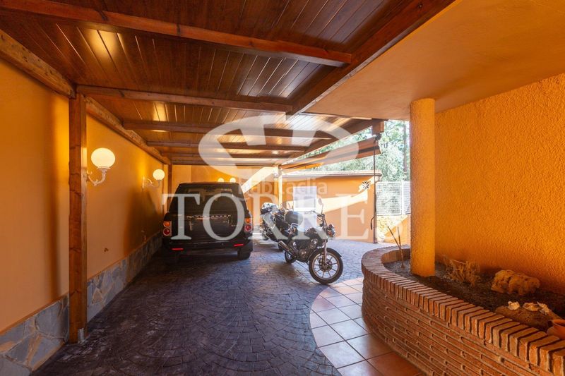 Foto b14831fe-8197-4b2c-be47-7a5f93684b1c. Xalet amb aparcament piscina a El Atabal Málaga