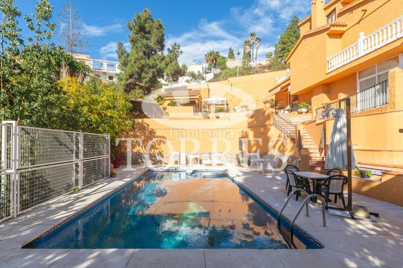 Foto b3ca1c00-5945-4f6d-a8b1-8c30e09a89e9. Xalet amb calefacció aparcament piscina a El Atabal Málaga