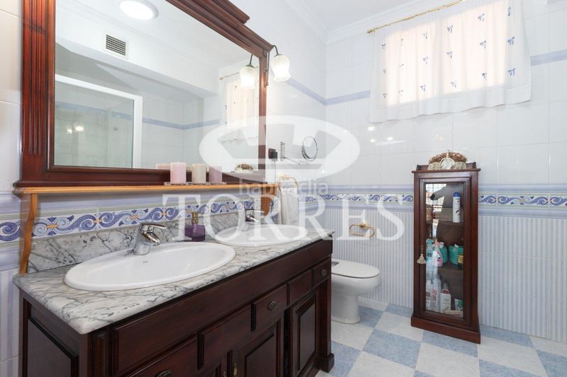 Foto c53f5456-afee-45b1-bbc8-9299ce921f59. Xalet amb aparcament piscina a El Atabal Málaga