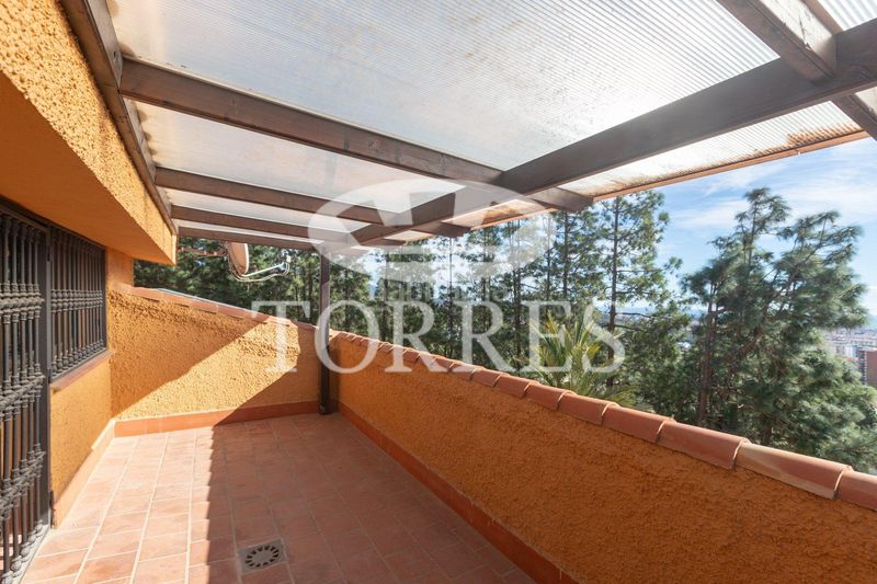 Foto c9eadc8a-af6c-4533-883d-c9c1588cad16. Xalet amb aparcament piscina a El Atabal Málaga