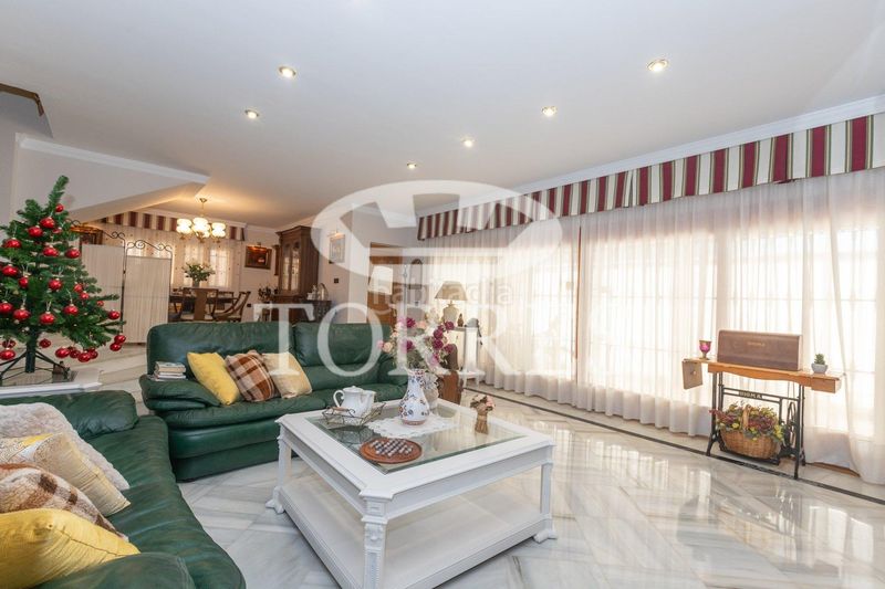 Foto d4dfece7-7f77-453c-948c-541a7e5fc2ce. Xalet amb aparcament piscina a El Atabal Málaga