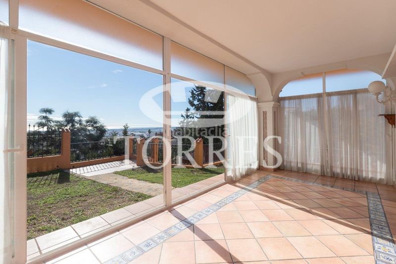 Foto f41e7948-fbae-4d98-a7e2-a614ea6f7931. Xalet amb aparcament piscina a El Atabal Málaga