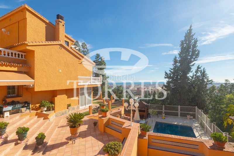 Foto f75e6c52-f84b-4b18-89f1-7f26bf05bc6c. Xalet amb calefacció aparcament piscina a El Atabal Málaga