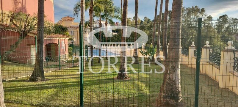 Foto a9ceaf8b-f2b5-462b-b041-b52c715feb79. Pis amb aparcament piscina a Torreblanca del Sol Fuengirola