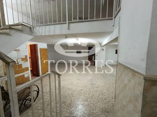 Lloguer Local Comercial a Perchel Sur - Plaza de Toros Vieja. Local comercial divisible en perchel sur