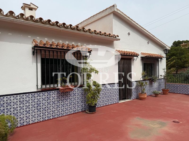 Foto 2791c3f6-7f19-4dff-83f5-695d7e6641a0. Xalet amb aparcament piscina a Limonar Málaga