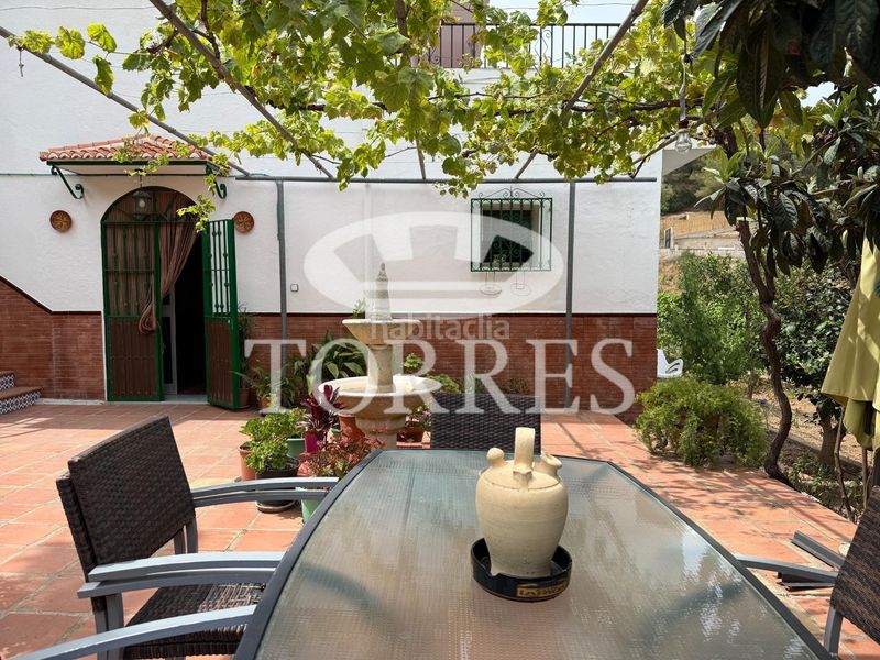 Foto 3435f13d-15f4-46e6-93b4-11b1672a1e34. Xalet amb aparcament piscina a Limonar Málaga