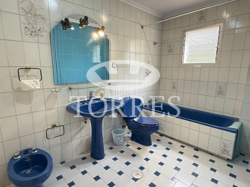 Foto 46048fe8-1c1a-42d4-b79b-62e36d98cab1. Xalet amb aparcament piscina a Limonar Málaga