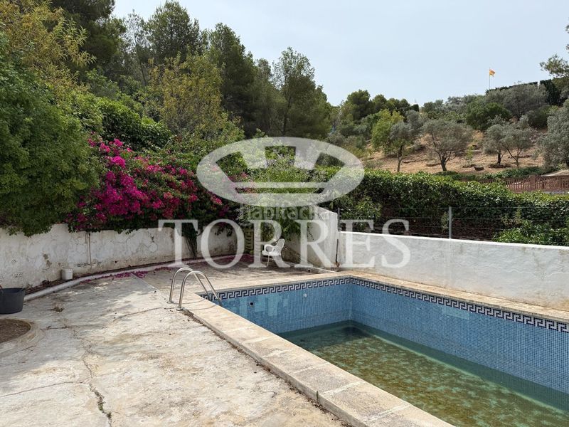 Foto d89df9e9-aff9-465e-9a65-542e52a24034. Xalet amb aparcament piscina a Limonar Málaga