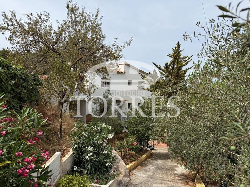 Foto f9e55ef8-437e-4d1b-82a1-41e12aab55a6. Xalet amb aparcament piscina a Limonar Málaga