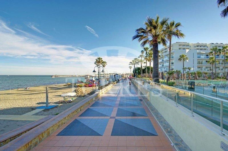 Foto 1233ab12-44fc-448e-a183-33282c6cc328. Pis amb aparcament piscina a La Carihuela - Los Nidos Torremolinos