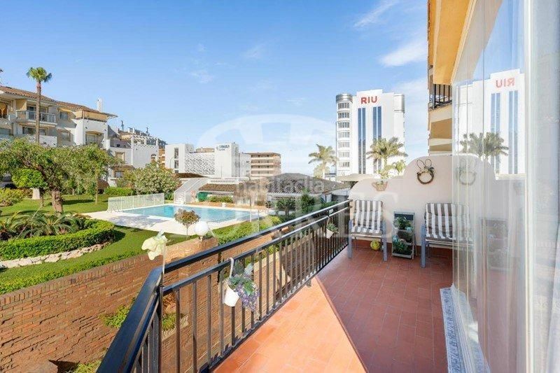 Foto 15a70808-c1b0-4639-91f5-560018b871a4. Pis amb aparcament piscina a La Carihuela - Los Nidos Torremolinos