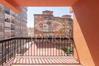 Etagenwohnung  Ayala. Piso vialia