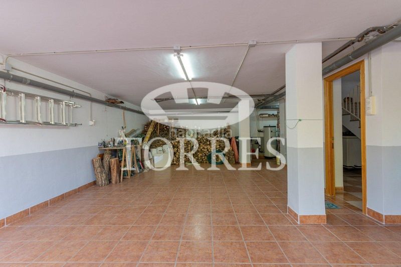 Foto a727b9bc-41b3-47ba-92e8-94e107a19909. Masia amb aparcament a Loja