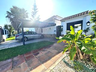 Chalet en El Portil. Exclusivo chalet independiente con piscina privada en parcela de