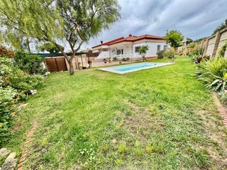 Xalet a Punta Umbría. Magnífico chalet pareado en pinos del mar