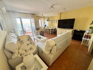 Pis a Punta Umbría. Amplia vivienda en avenida de la ría con vistas privilegiadas